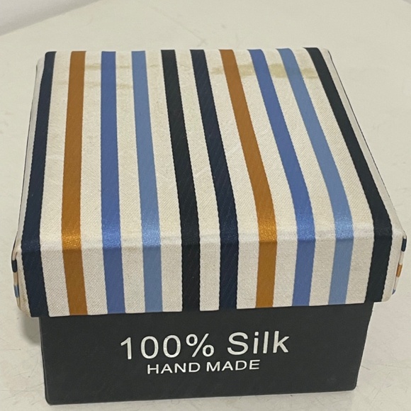 SILK TIE with scarf & wrist buttons.  Hand made in Vietnam.  It's a kit in a box - Picture 11 of 15